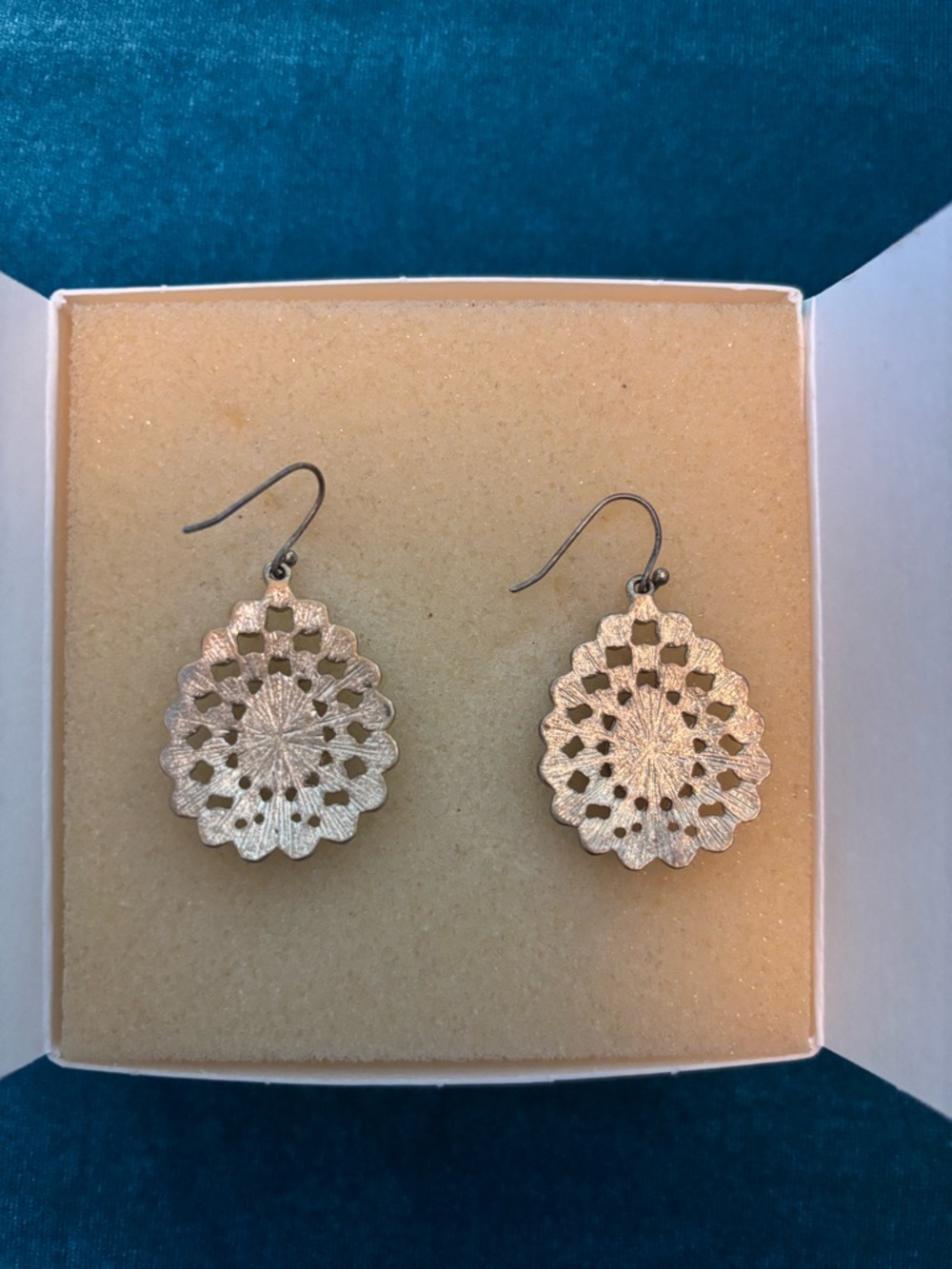 Stella & Dot Charlize Teardrop earrings with original box - Picture 3 of 7